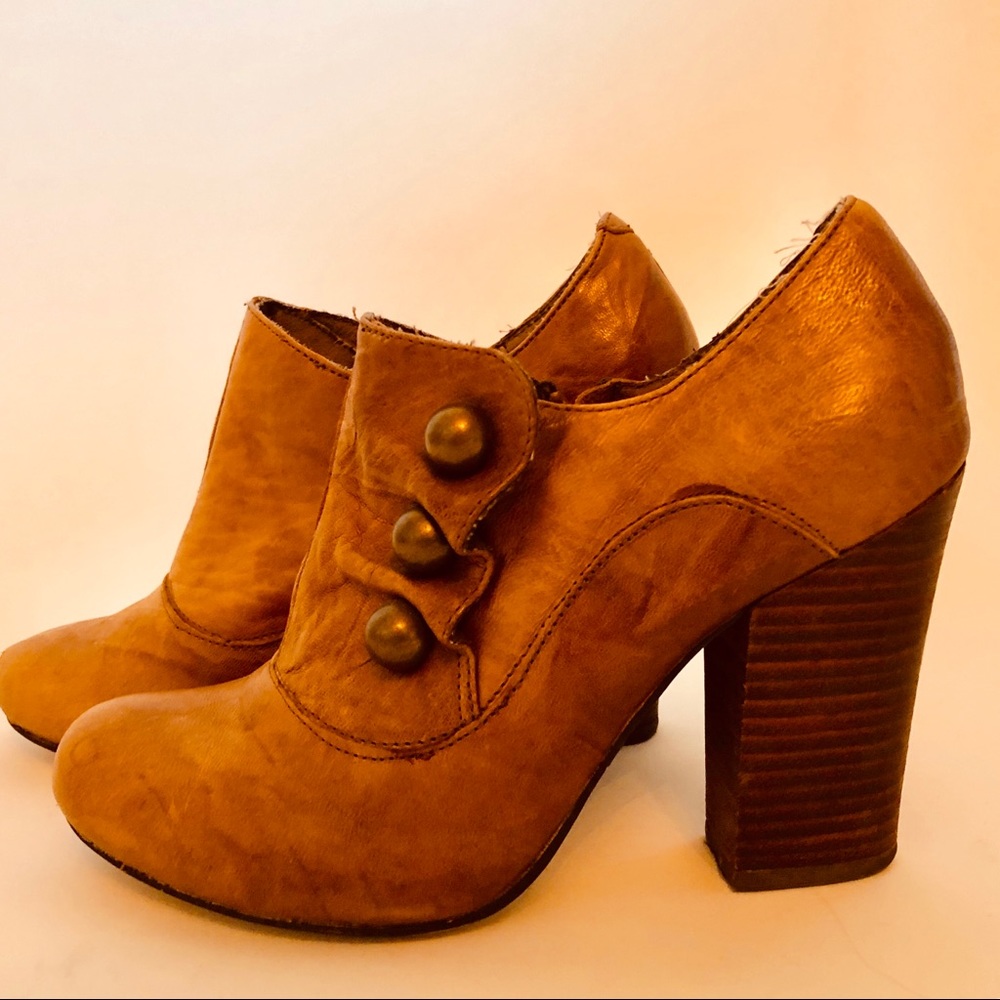 Seychelles tan leather booties